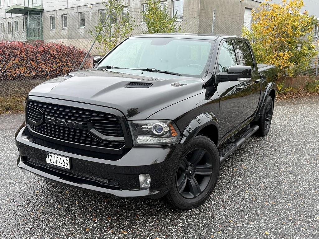 RAM 1500  5.7 V8 HEMI SPORT