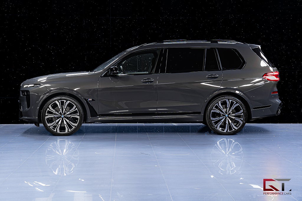 BMW X7 M60i xDrive 2026 MOMS 23" Carbon B&W Pano Sky Massage