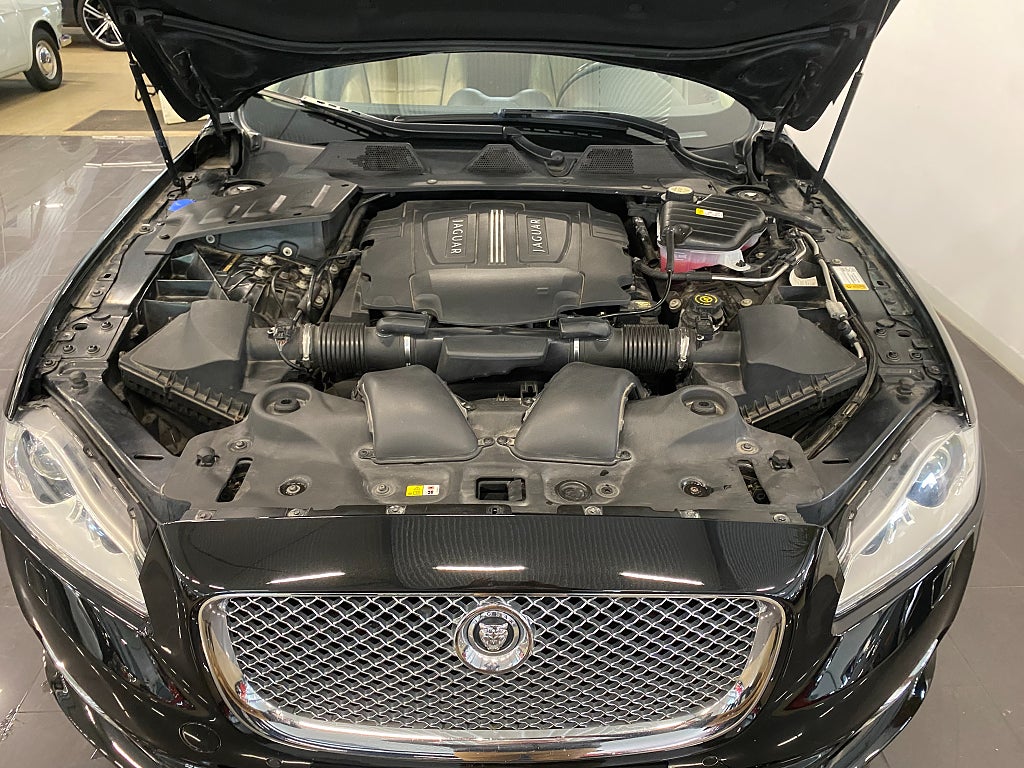 Jaguar XJ 2010 - miniatyr 23