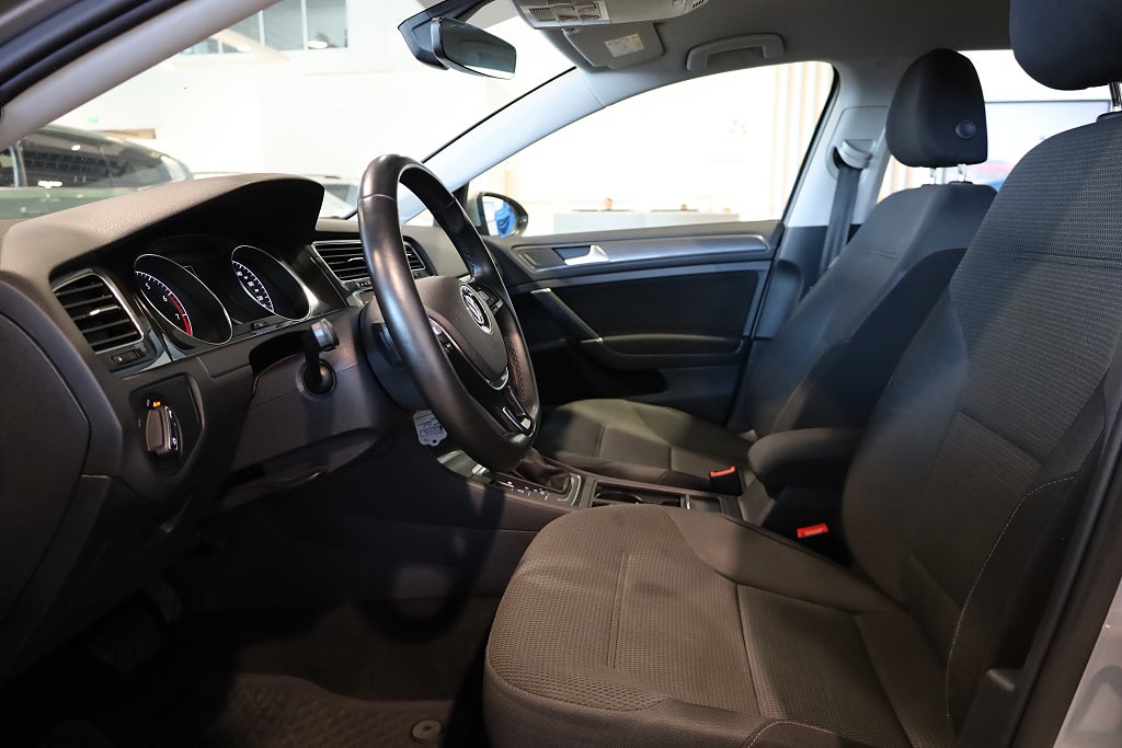 Volkswagen Golf 5-dörrar 1.0 TSI AUT CarPlay PDC Pluspaket 2018