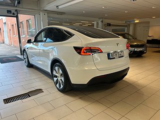 Tesla Model Y Long Range AWD 514hk/MOMS/Pano/Navi/M-värmare