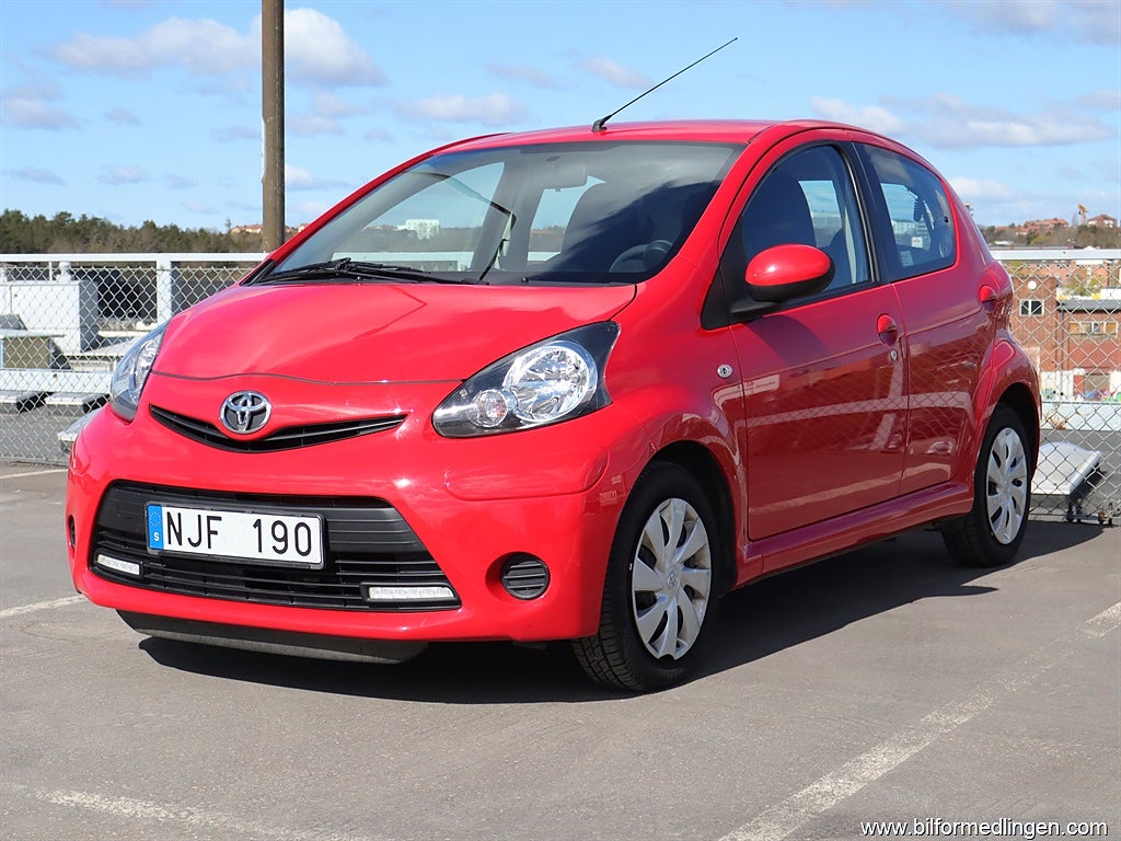 Toyota Aygo AYGO 1.0 FWD 68hk S/V-hjul Nyservad Lågmilare