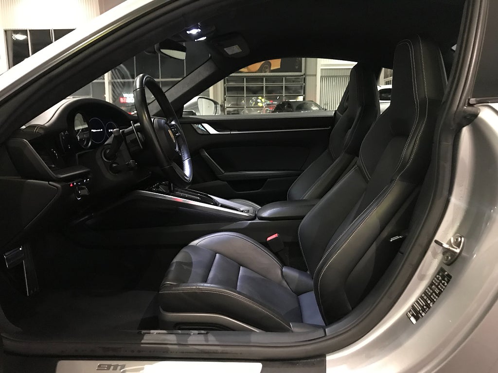 Porsche 911 Carrera S 2020 - miniatyr 7