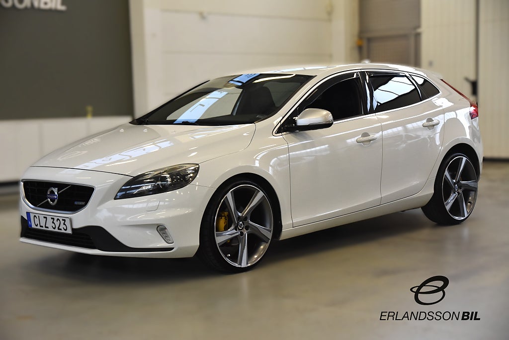 Volvo V40 D2 R-Design  KAMREM BYTT  NYSERVAD  P-SENSORER
