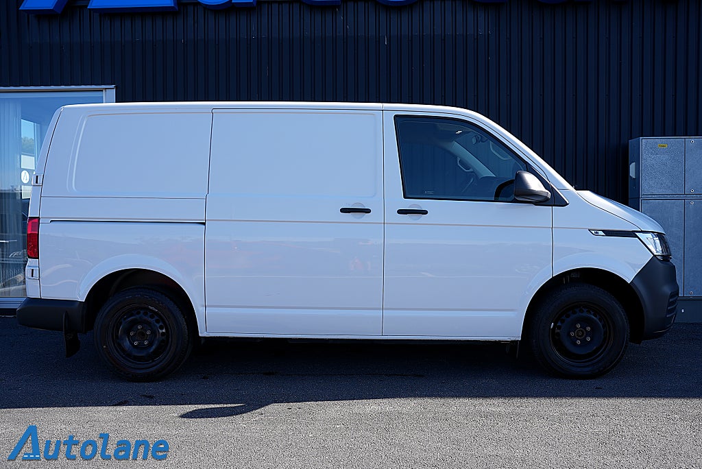 Volkswagen Transporter T30 2.0 TDI SCR Dragkrok,CarPlay,3 sits, MOMS, 150hk