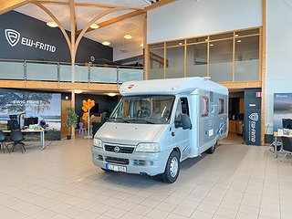 Husbil-halvintegrerad Bürstner T700