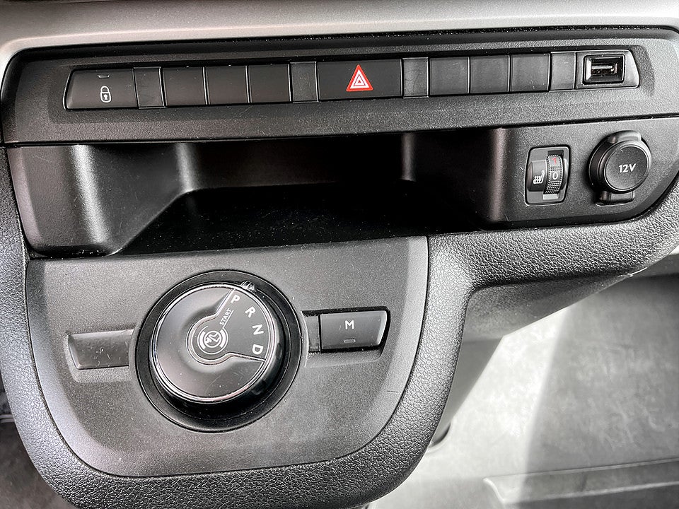 Bild på Peugeot Traveller Business 2.0 BHDi 144hk Aut L3 9-SITS DRAG CARPLAY