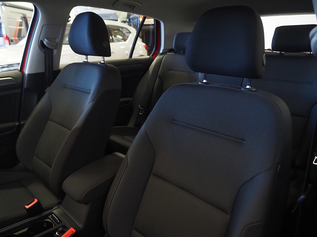 Volkswagen Golf 1.6 TDI 115hk D-Värmare Backkamera Adaptiv Farthållare 2018