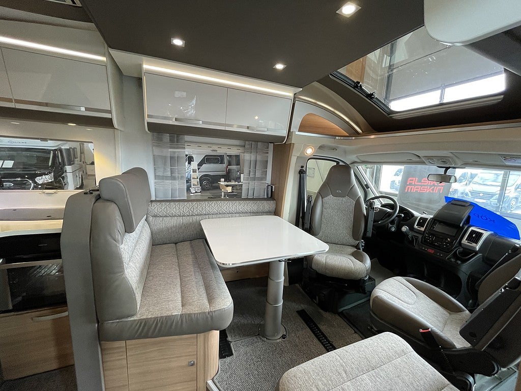 Adria Matrix Plus 670 SL / Automat 150hk / Solcell / Dragkrok / ALDE / - Adria