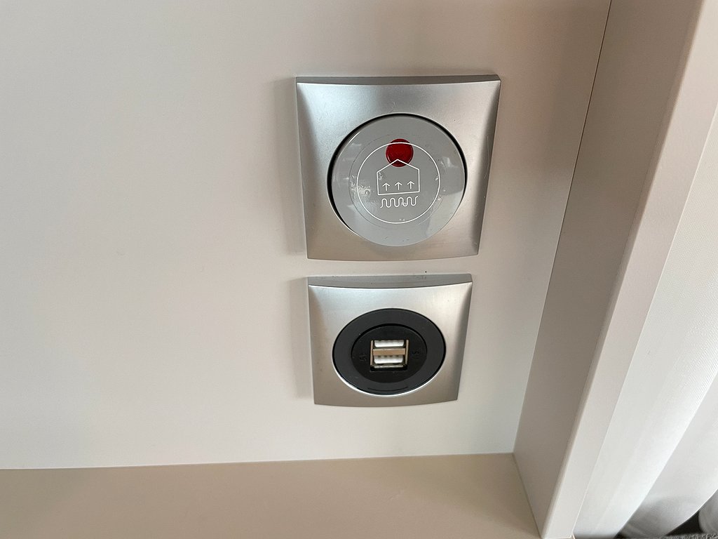 Adria Adora 593 UK /ALDE / Barnkammare / 3-våning / 7 bäddar - Adria