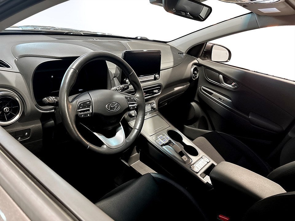 Bild på Hyundai Kona Essential 39.2kWh 136hk Aut - B-KAMERA, RATTVÄRME