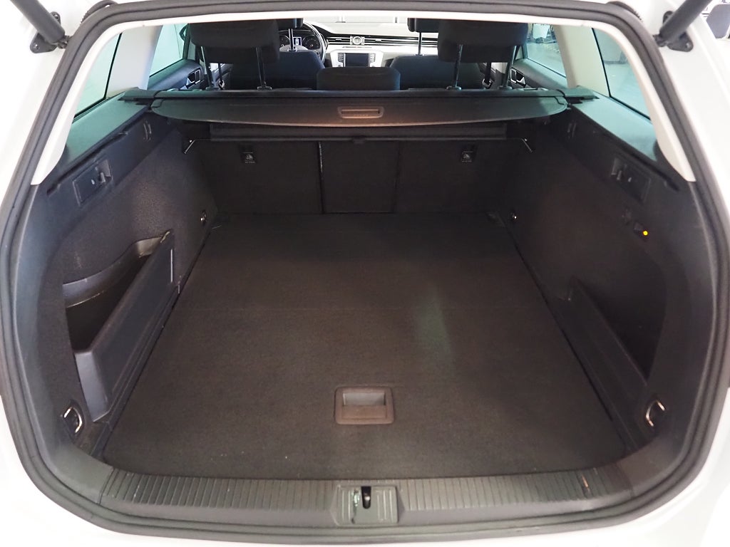 Volkswagen Passat Sportscombi 150hk 2.0 TDI | D-Värmare | Drag | Kamera 2017