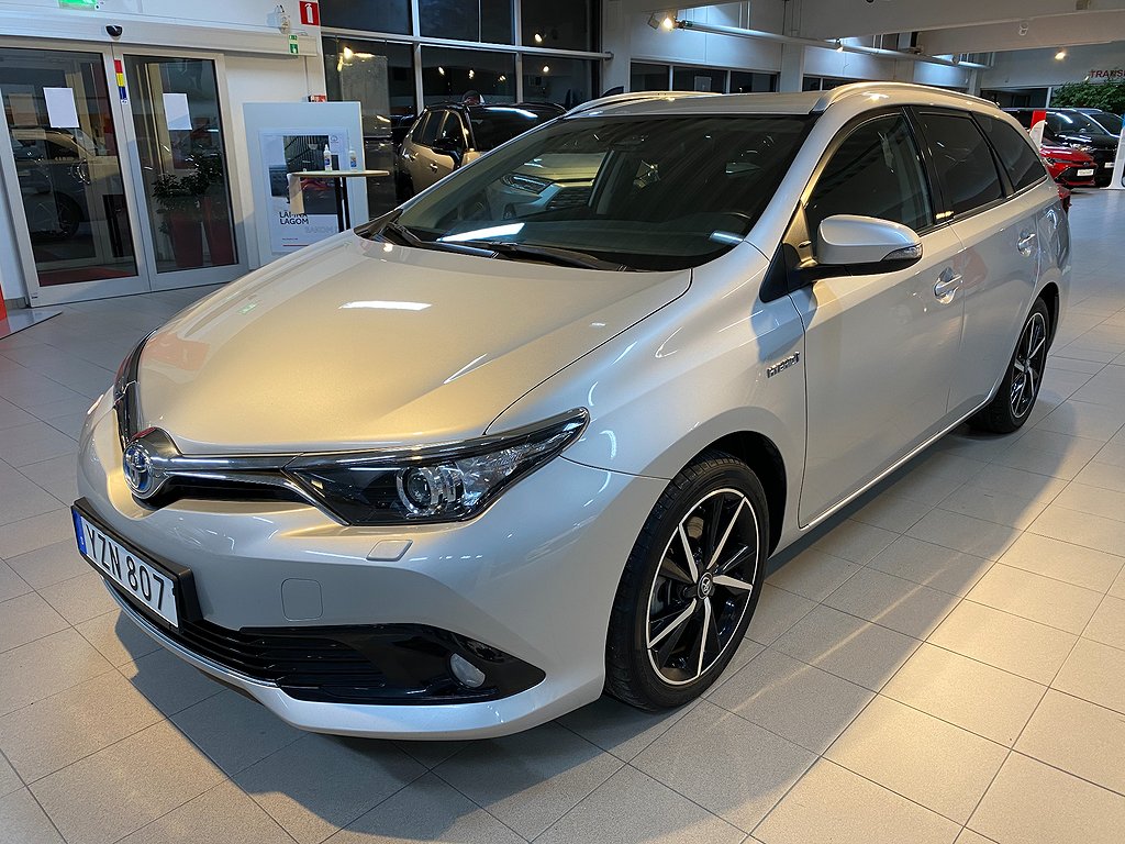 For Sale Toyota Auris Touring Sports Hybrid 1 8 Vvt I 3jm Cvt 136hp 17 For Sale At Bilia Toyota Lund