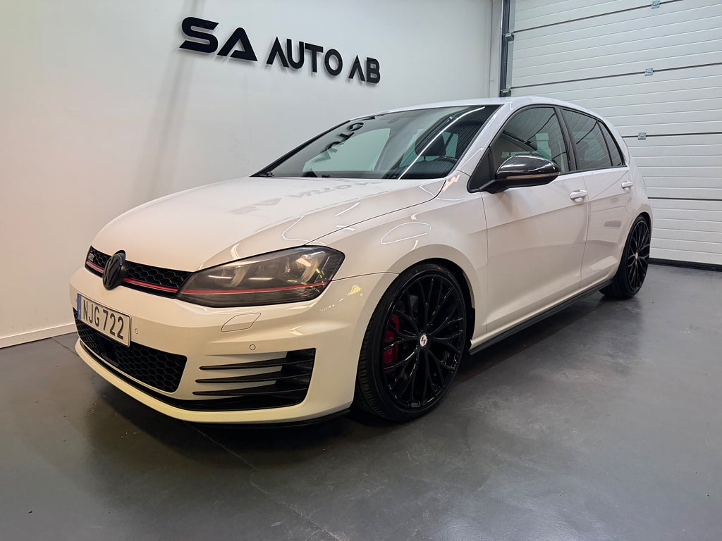 Volkswagen Golf GTI Performance 2.0 TSI BMT Nyservad