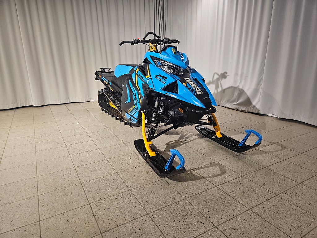 Arctic Cat M 8000 ALPHA superskick