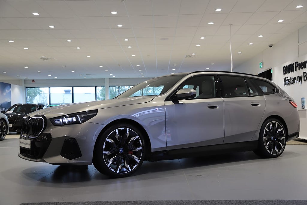 BMW i5 eDrive40 Touring M Sport PRO / 21\" / B&W / Panorama / Nypris 10