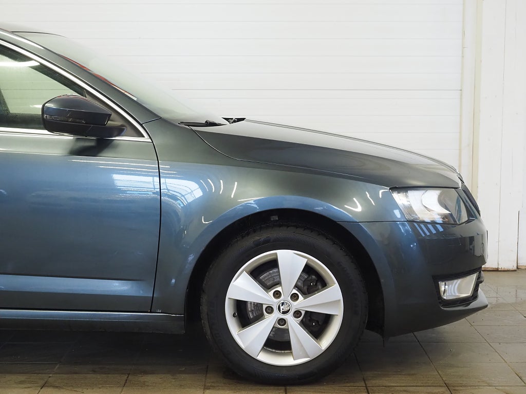Skoda Octavia 1.6 TDI 110hk Greenline Pluspaket Dragkrok P-Sensorer 2015