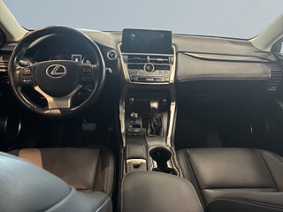 Lexus NX 300h 2.5 AWD E-CVT Business Line S&Vhjul/Drag/Kamera – bild 8