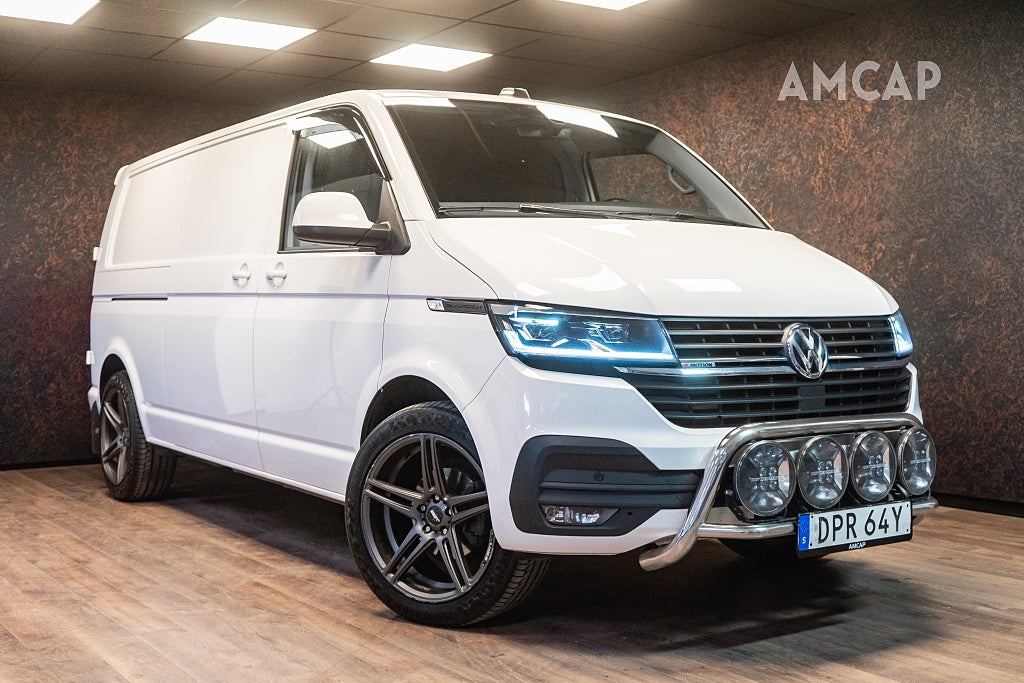 Volkswagen Transporter 2.0 TDI 4M Lång | MOMS | Värmare | Cockpit | LED