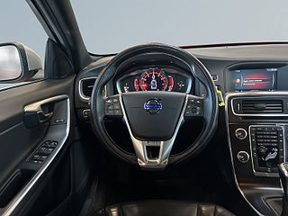Volvo S60 T3 R-Design S&V-hjul/VOC/Pvärm/Psens/Skinn – bild 9