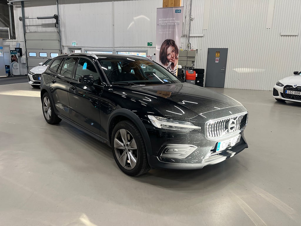 Volvo V60 Cross Country D4 AWD AUT SE II (drag+värmare) 2.99% Ränta