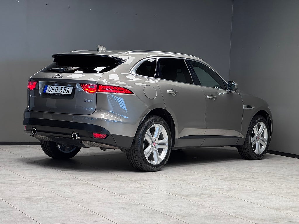 Jaguar F-PACE 2018 - miniatyr 2