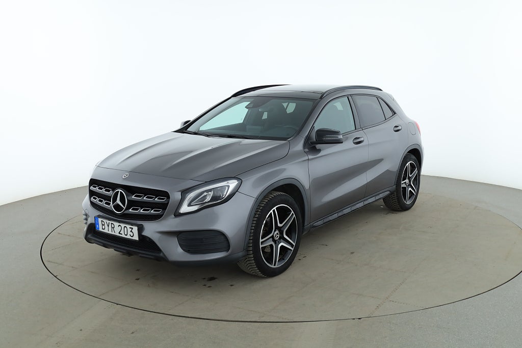 Mercedes-Benz GLA AMG Line / Panorama, CarPlay, Dragkrok