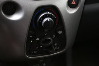 Halvkombi Toyota Aygo 18 av 22