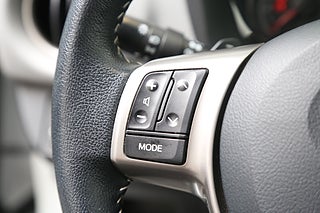 Halvkombi Toyota Yaris 15 av 24