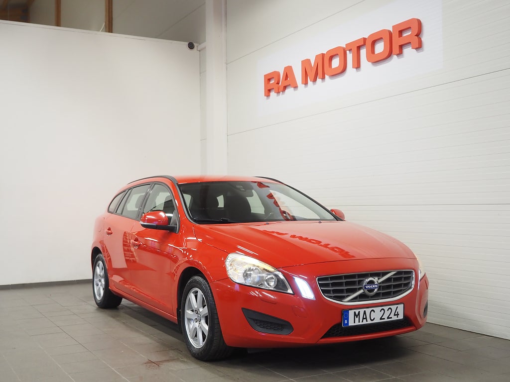 Volvo V60 T4F 180hk Aut Kinetic |Drag|Värmare|Keyless|