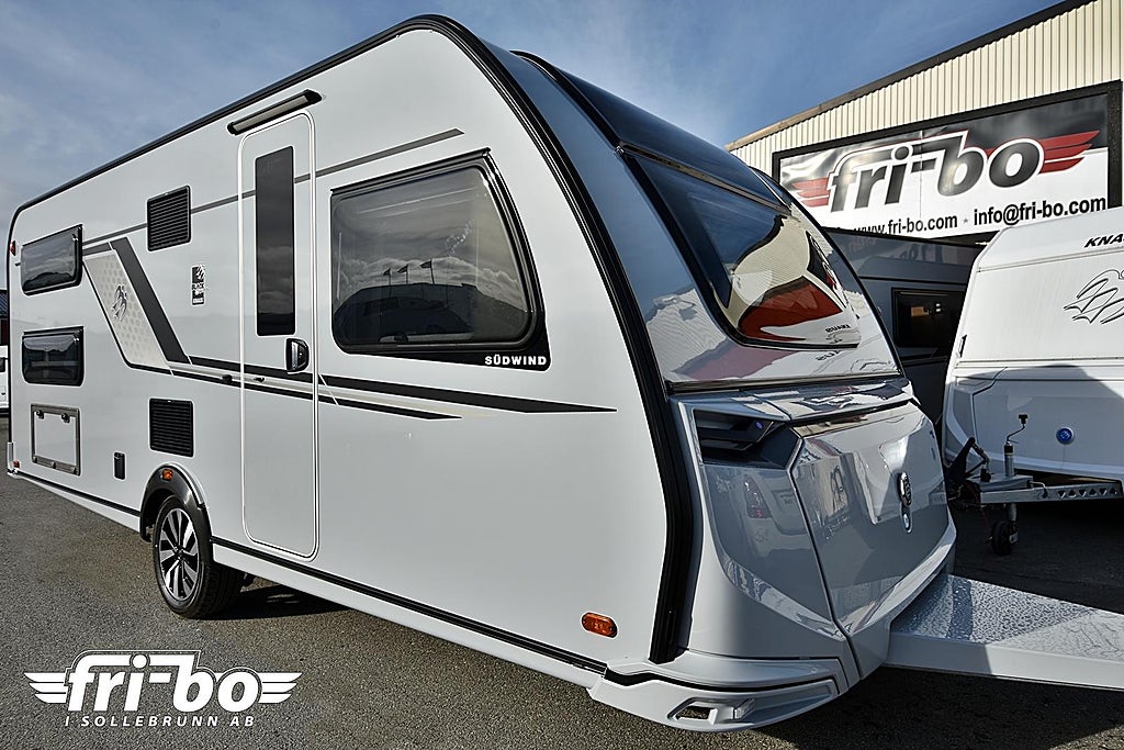 Knaus 580 UK Südwind Black Selection, Barnkammare