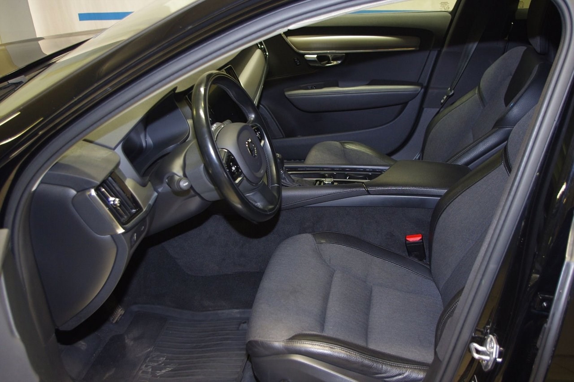 Volvo V90 Cross Country 2021, kuva 3/10