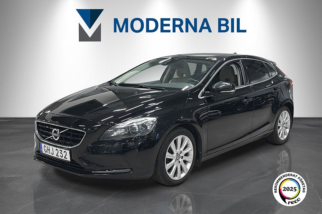 Volvo V40 D2 Summum 115hk Pano Drag B-kam D-värm Skinn Kamrembytt
