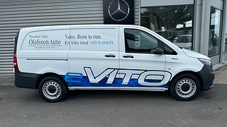 Transportbil - Skåp Mercedes-Benz eVito 12 av 20