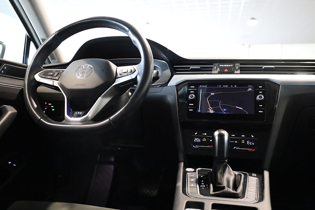 Volkswagen Passat GTE 218hk Executive / Business / Värmare / Navi