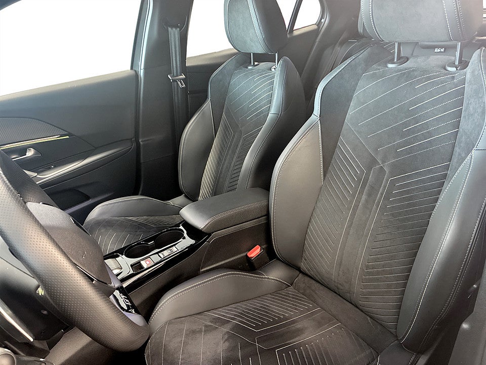 Bild på Peugeot 2008 GT 1.2 PT 130hk Aut - B-KAMERA, CARPLAY, KEYLESS