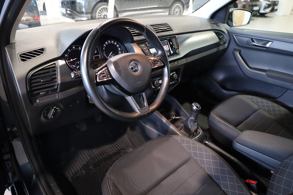 Skoda Fabia 1.2 TSI Style M-Värme CarPlay PDC Blåtand 2017