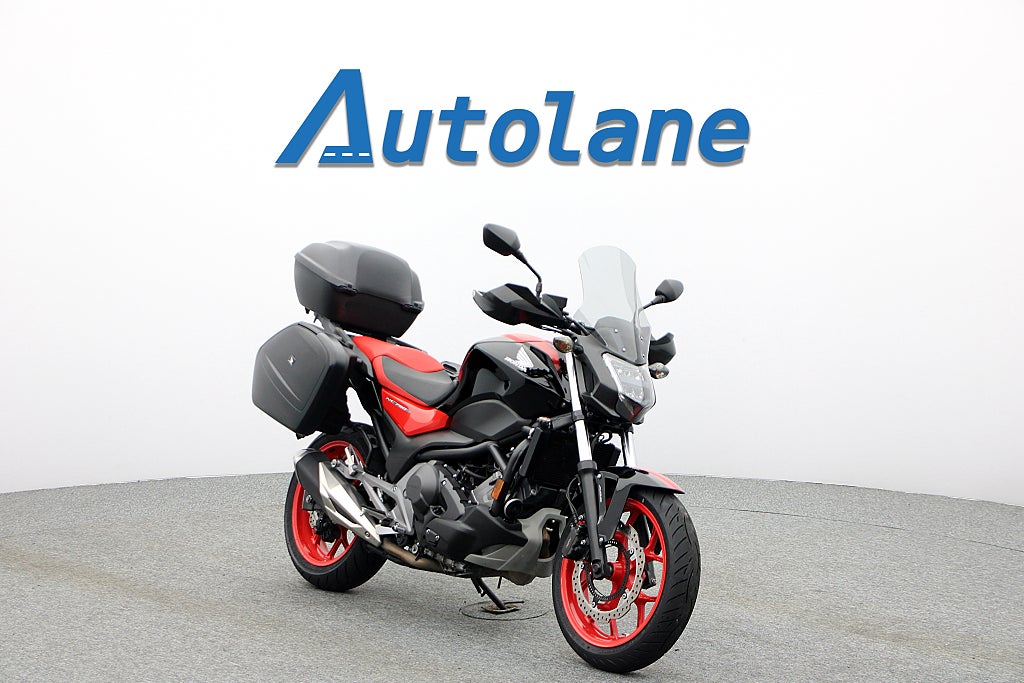 Honda NC750S DCT *Nyservad Nya Däck Väskor