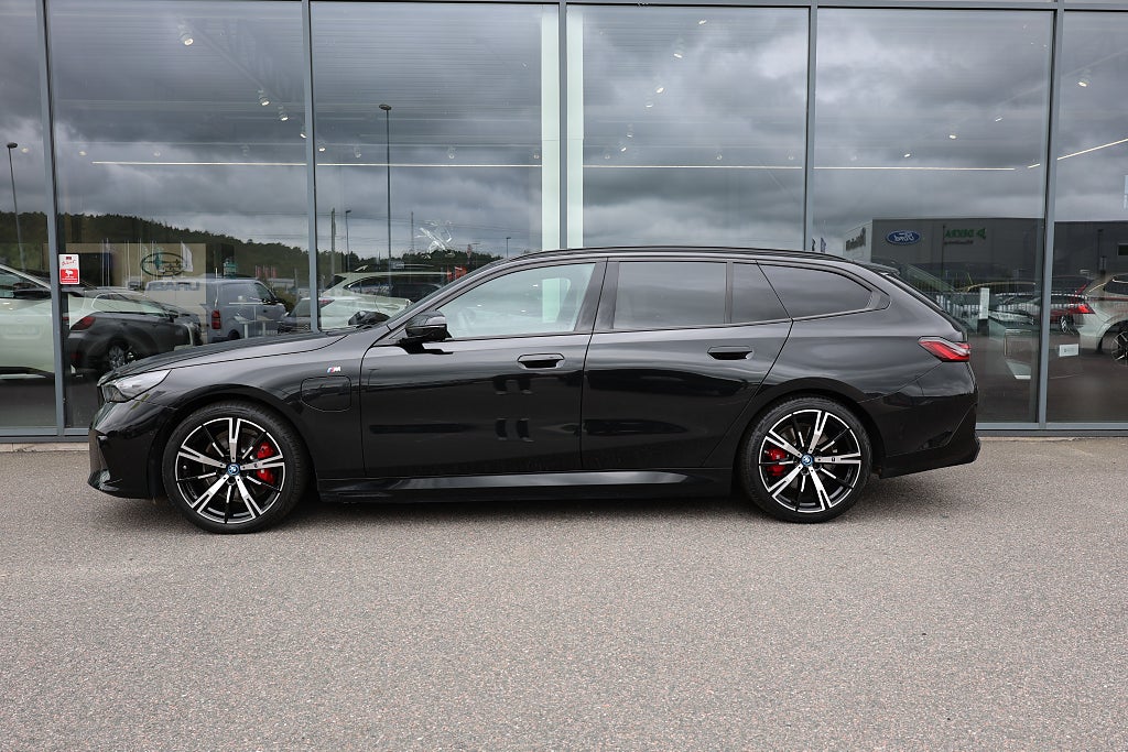 BMW 530e xDrive Touring M Sport Bowers & Wilkins