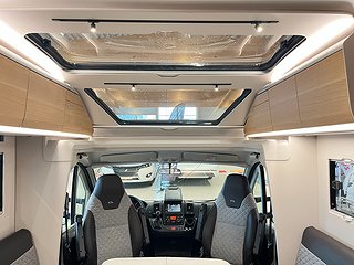 Husbil-halvintegrerad Adria CORAL PLUS 670 DC 15 av 28