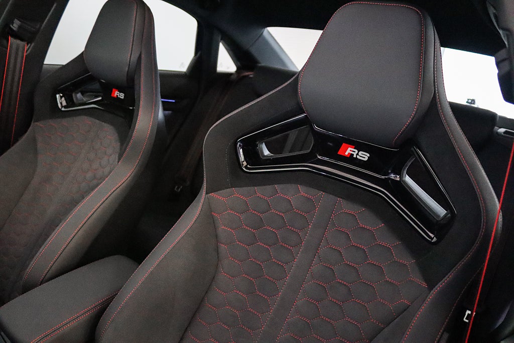 Audi RS3 Sedan RS-Skalstolar Kolfiber Pano Sonos HuD