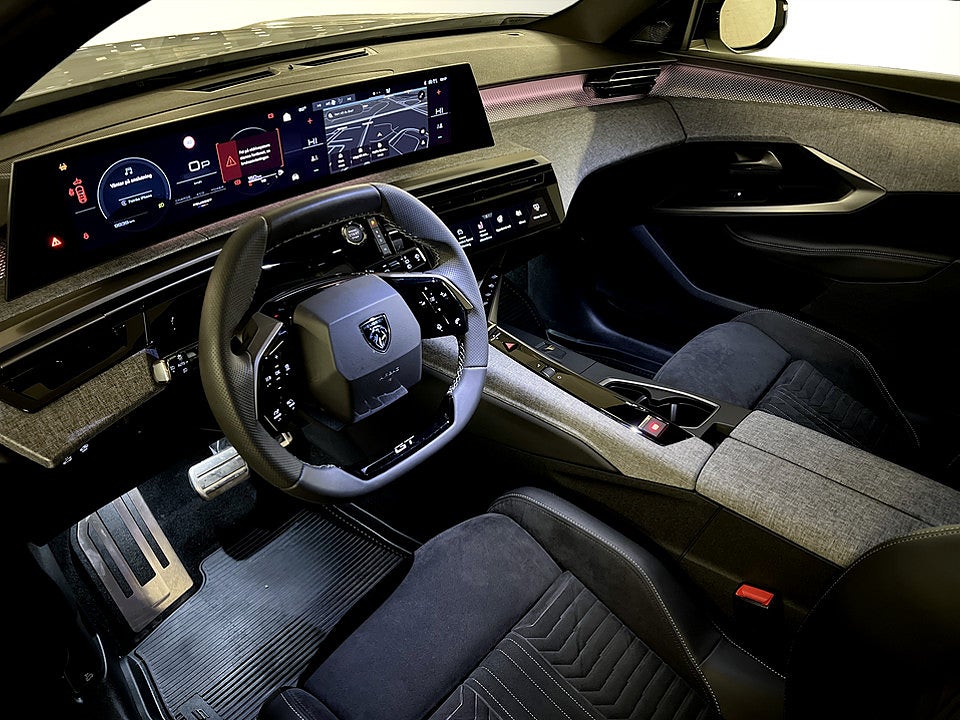 Bild på Peugeot 5008 GT Ultimate Hybrid 145hk Aut 7-SITS ELSTOL B-KAMERA