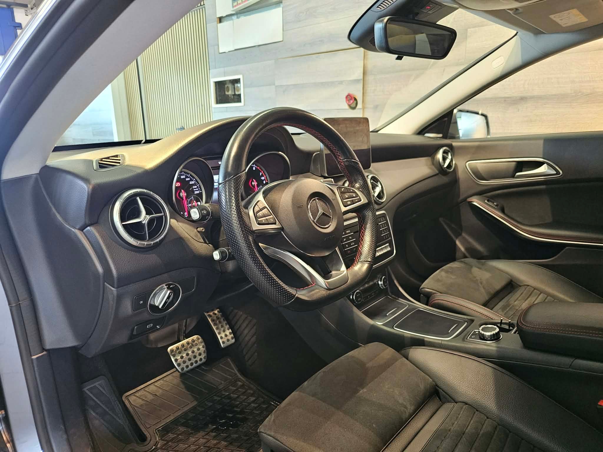 Mercedes-Benz CLA 250 7G-DCT AMG 2019, bild 4/29