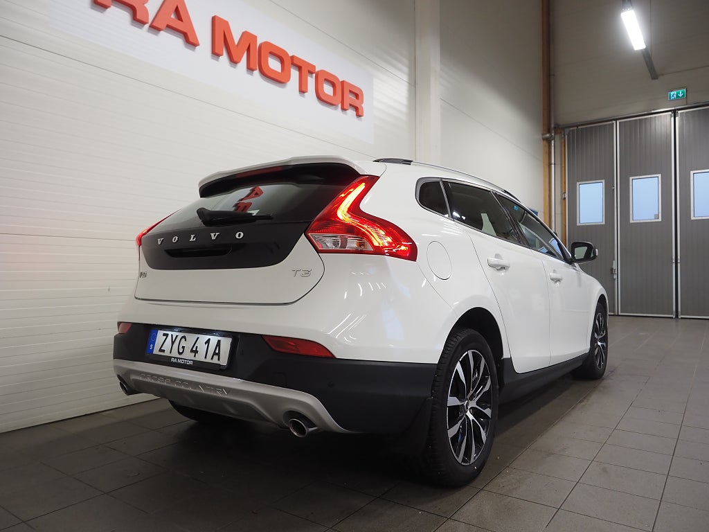 Volvo V40 Cross Country T3 152hk Kinetic Aut | Navi | PDC | 2019