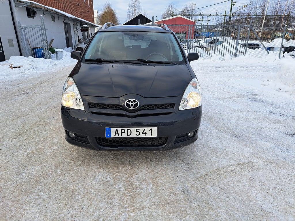 Toyota Corolla Verso 1.8 VVT-i   7 sits  ny besiktad
