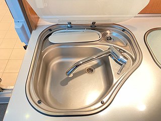Husbil-halvintegrerad LMC LIBERTY 654 G TI 23 av 27