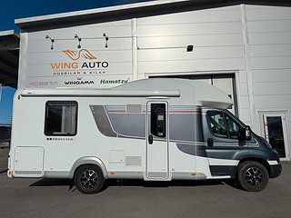 Husbil-halvintegrerad LMC H607 Breezer 150HK AUT  1 av 21