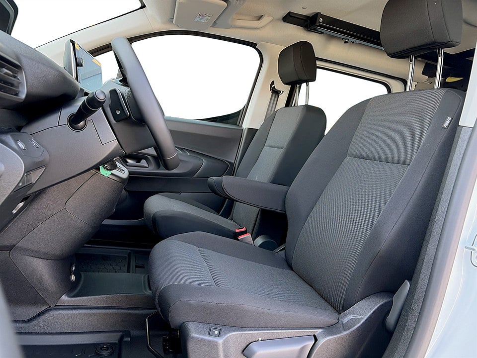Bild på Peugeot Partner Crew Cab130hk AT8 - EDITION! SERVICE & V-HJUL INGÅR!