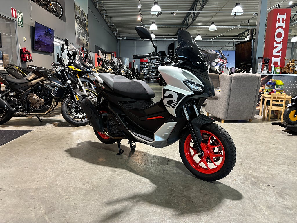 Aprilia SR GT 200 #Endast 100 mil# 