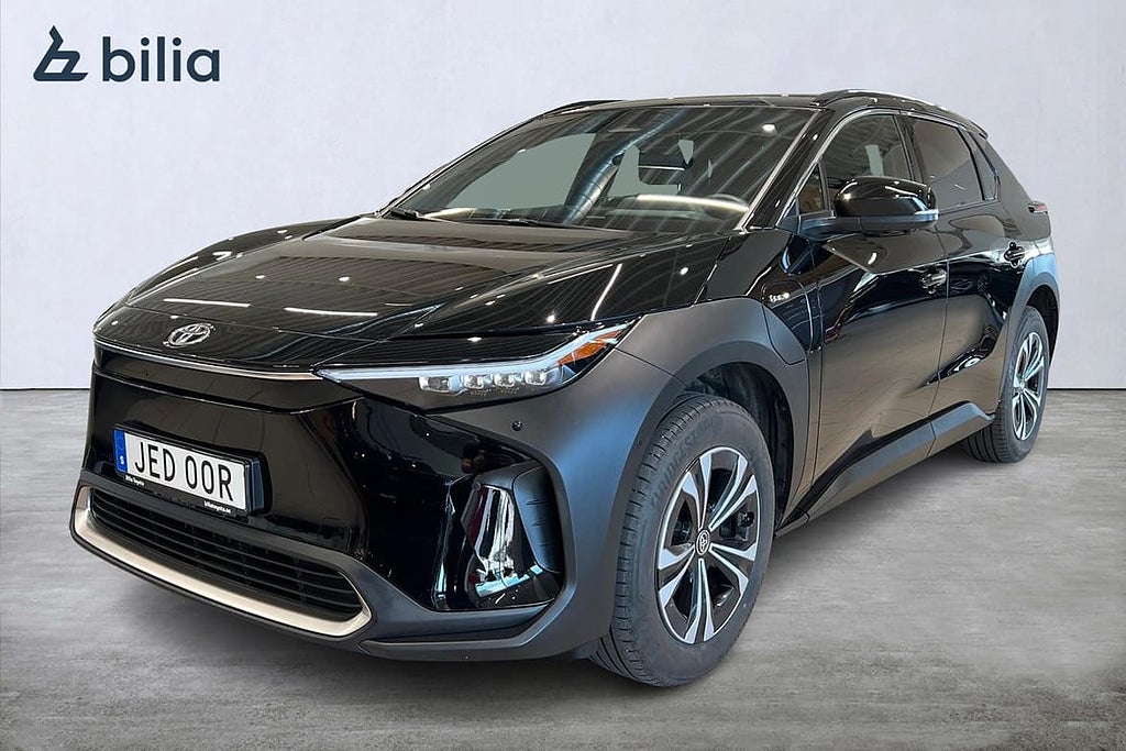 Toyota bZ4X AWD Executive 2025 – Demo / Låga mil / Fullut...